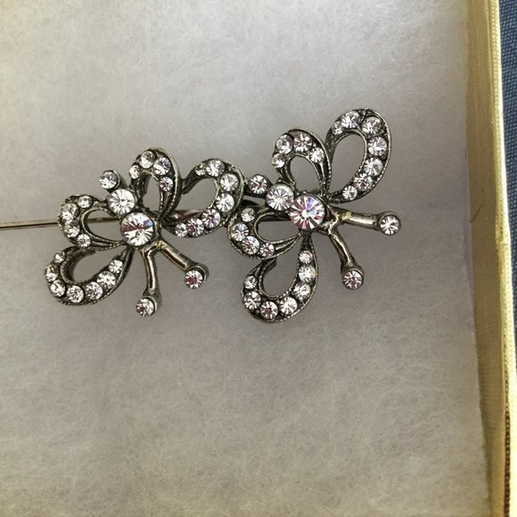 Siman Tu Rhinestone Pin - Picture 4 of 4